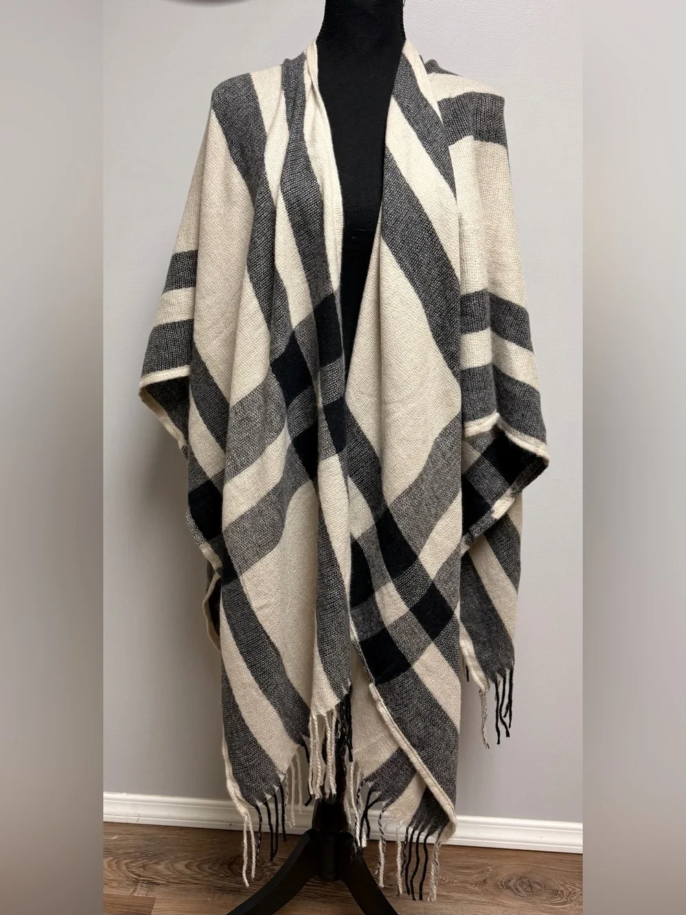 Banana Republic Erin Plaid Wrap Cashmere Blend Fringe Cape Poncho Neutral OS